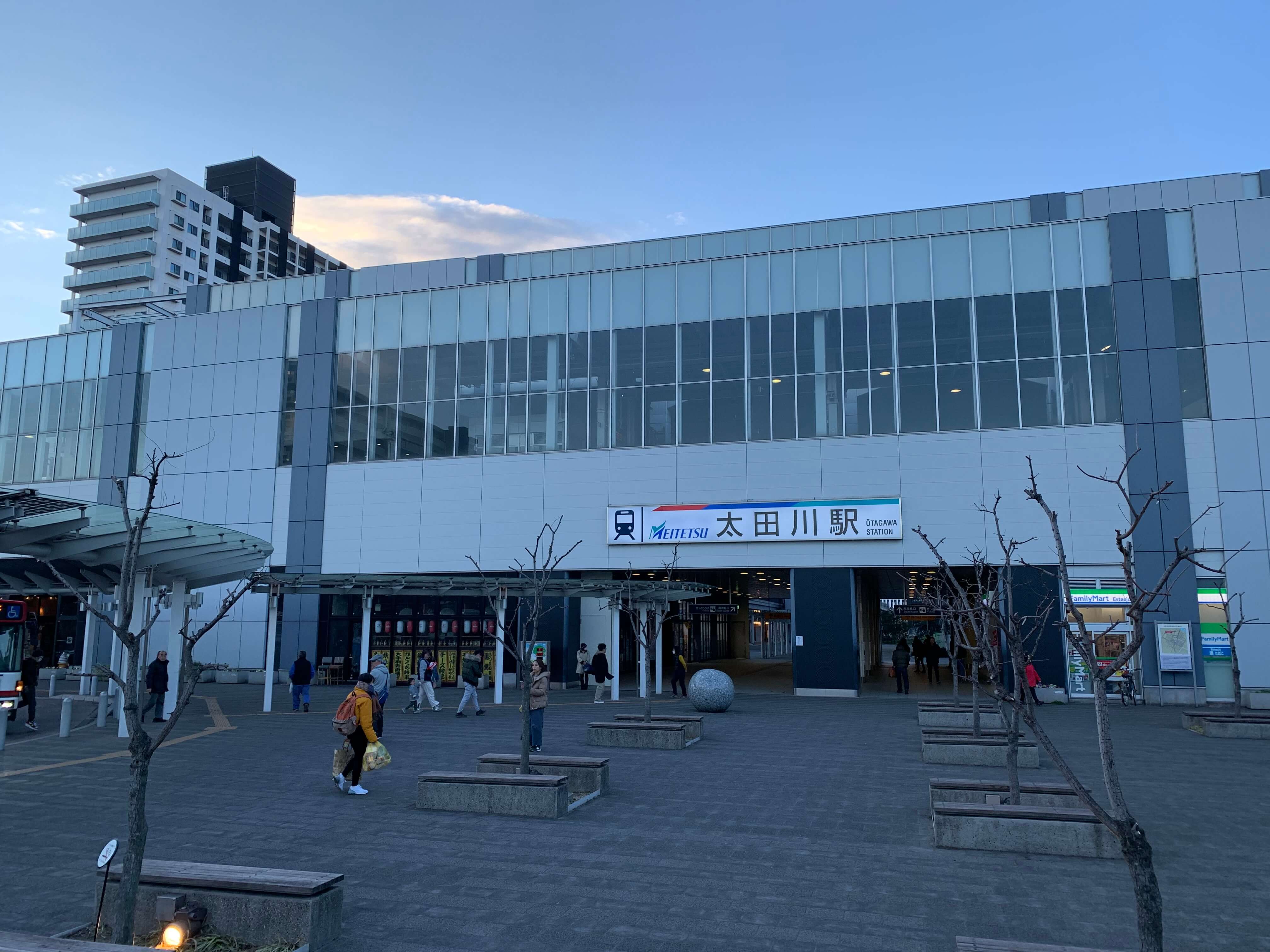 名鉄常滑線、河和線の太田川駅